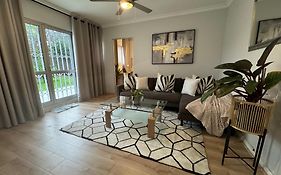 Serene Waterfront Escape! Luxury, King Bed!